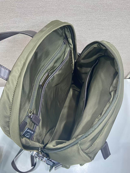 プラダ Re-Nylon 新しい多機能バックパック