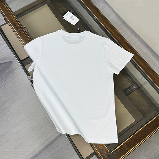 モンクレール Moncler 新モデル胸にロゴプリントが入った半袖Tシャツ