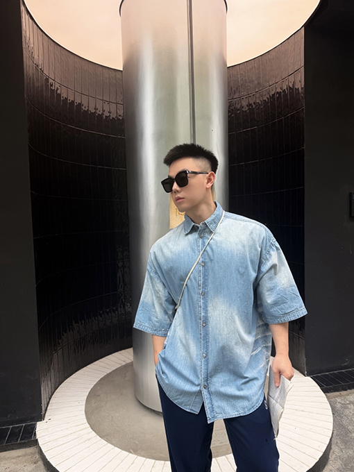 アクネストゥディオズスーパーコピー Acne Studios 1996 ロゴ入りダメージデニム半袖シャツ