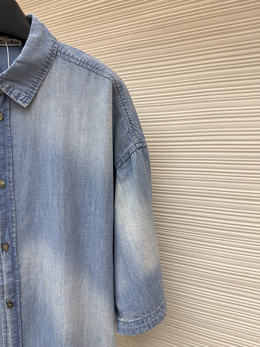 アクネストゥディオズスーパーコピー Acne Studios 1996 ロゴ入りダメージデニム半袖シャツ