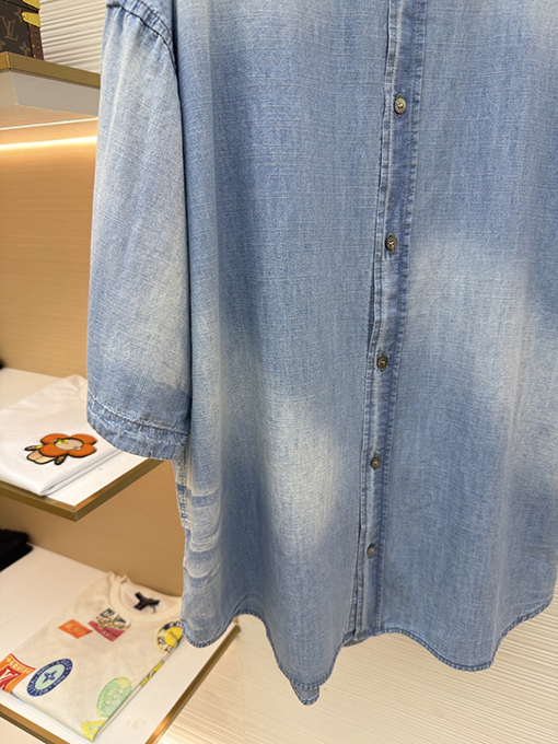 アクネストゥディオズスーパーコピー Acne Studios 1996 ロゴ入りダメージデニム半袖シャツ