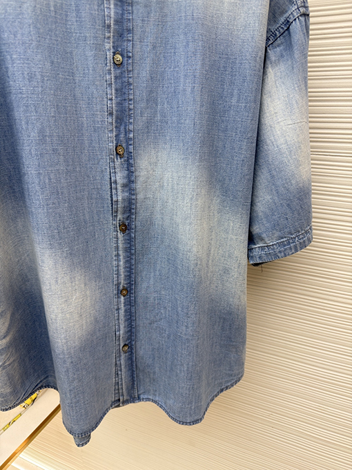 アクネストゥディオズスーパーコピー Acne Studios 1996 ロゴ入りダメージデニム半袖シャツ