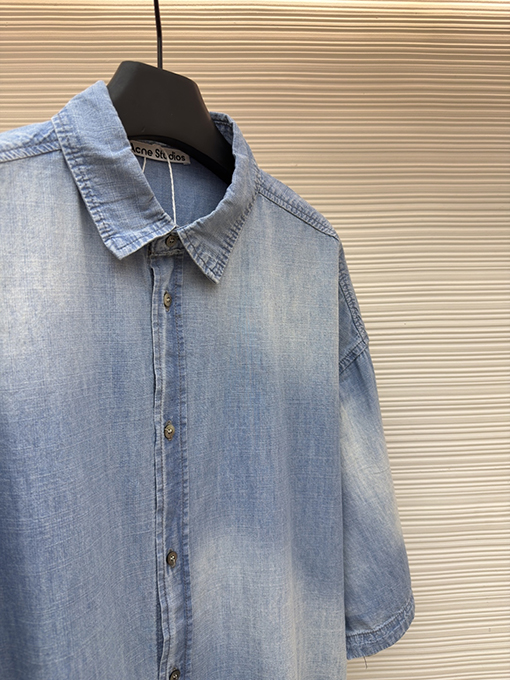 アクネストゥディオズスーパーコピー Acne Studios 1996 ロゴ入りダメージデニム半袖シャツ