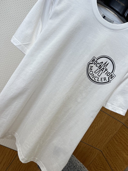 モンクレールスーパーコピー オフセットプリントのロゴ入りクルーネック半袖Tシャツ