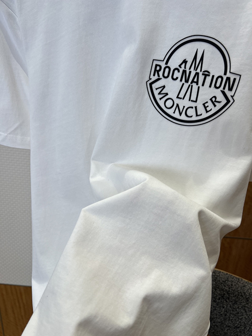 モンクレールスーパーコピー オフセットプリントのロゴ入りクルーネック半袖Tシャツ
