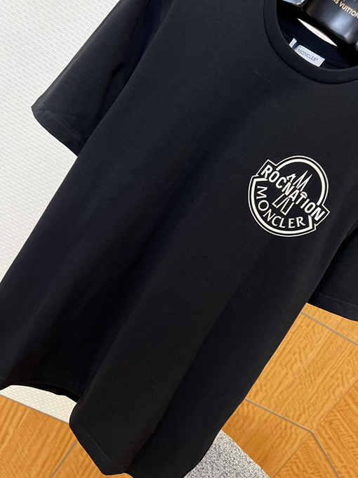 モンクレールスーパーコピー オフセットプリントのロゴ入りクルーネック半袖Tシャツ