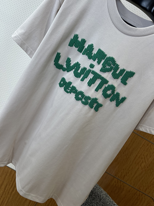 ルイヴィトンコピー クラシックなチャンキーニットの刺繍入りクルーネック半袖Tシャツ