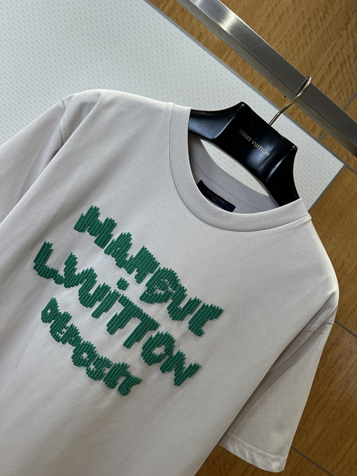 ルイヴィトンコピー クラシックなチャンキーニットの刺繍入りクルーネック半袖Tシャツ