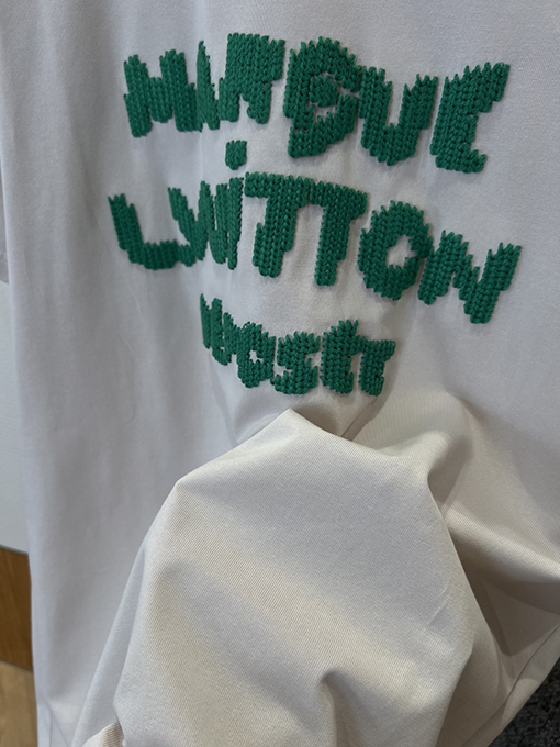 ルイヴィトンコピー クラシックなチャンキーニットの刺繍入りクルーネック半袖Tシャツ
