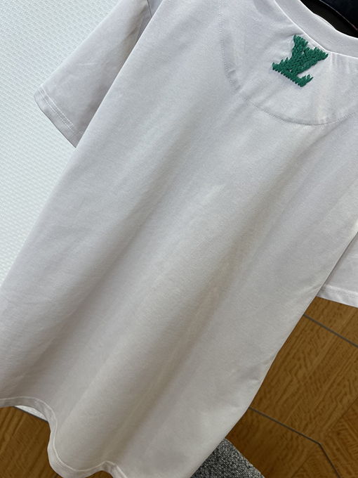 ルイヴィトンコピー クラシックなチャンキーニットの刺繍入りクルーネック半袖Tシャツ