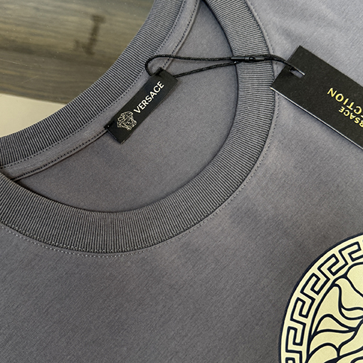 ヴェルサーチスーパーコピー VERSACE ニュークラシックプリントロゴ入り半袖Tシャツ