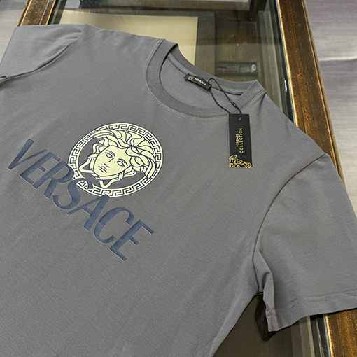 ヴェルサーチスーパーコピー VERSACE ニュークラシックプリントロゴ入り半袖Tシャツ