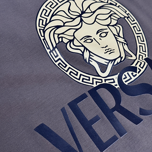 ヴェルサーチスーパーコピー VERSACE ニュークラシックプリントロゴ入り半袖Tシャツ