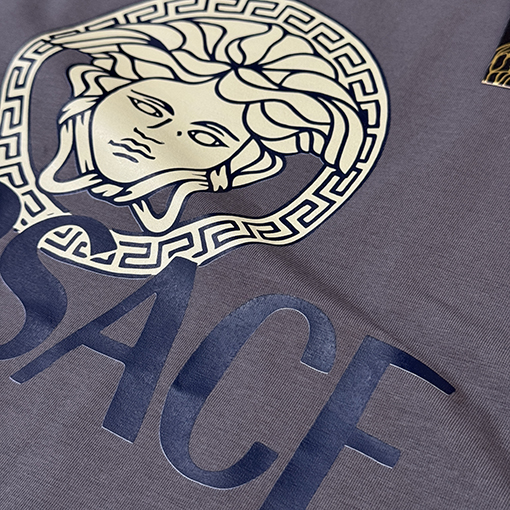 ヴェルサーチスーパーコピー VERSACE ニュークラシックプリントロゴ入り半袖Tシャツ