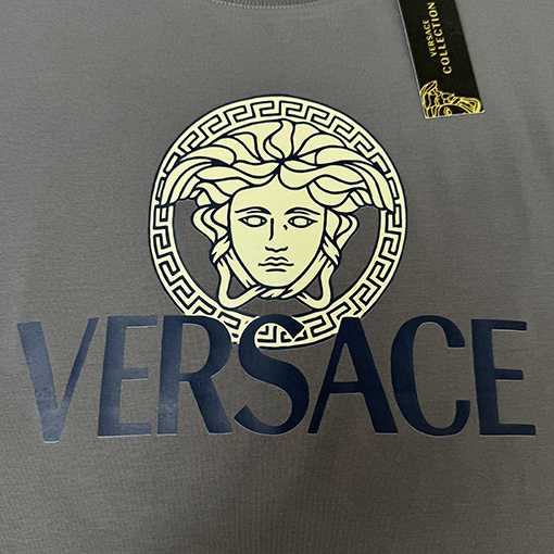 ヴェルサーチスーパーコピー VERSACE ニュークラシックプリントロゴ入り半袖Tシャツ