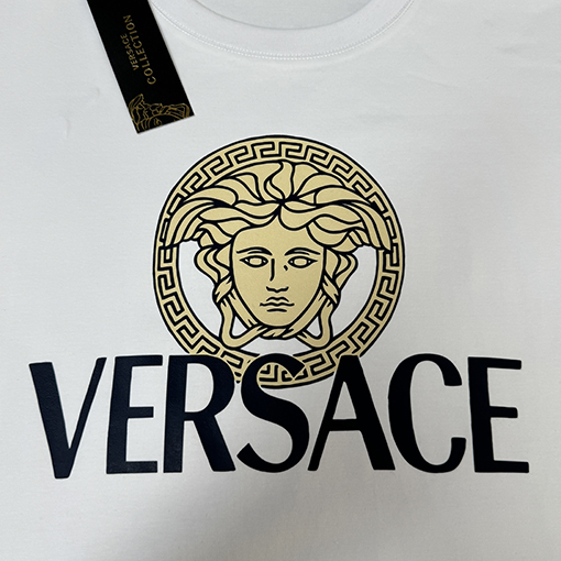 ヴェルサーチスーパーコピー VERSACE ニュークラシックプリントロゴ入り半袖Tシャツ