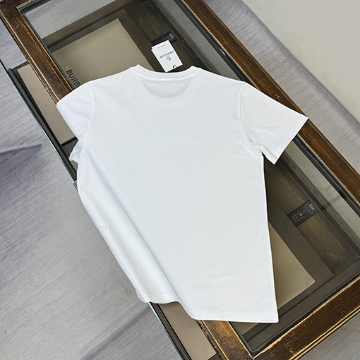 モンクレール 胸にロゴプリントが入った半袖Tシャツ