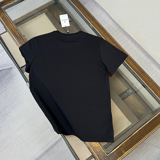 モンクレール 胸にロゴプリントが入った半袖Tシャツ