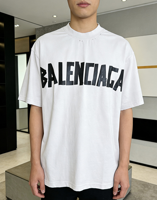 バレンシアガ BALENCIAGA ダメージのダクトテープ文字プリント入り破れた半袖Tシャツ