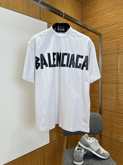 バレンシアガ BALENCIAGA ダメージのダクトテープ文字プリント入り破れた半袖Tシャツ