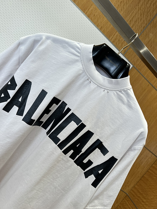 バレンシアガ BALENCIAGA ダメージのダクトテープ文字プリント入り破れた半袖Tシャツ