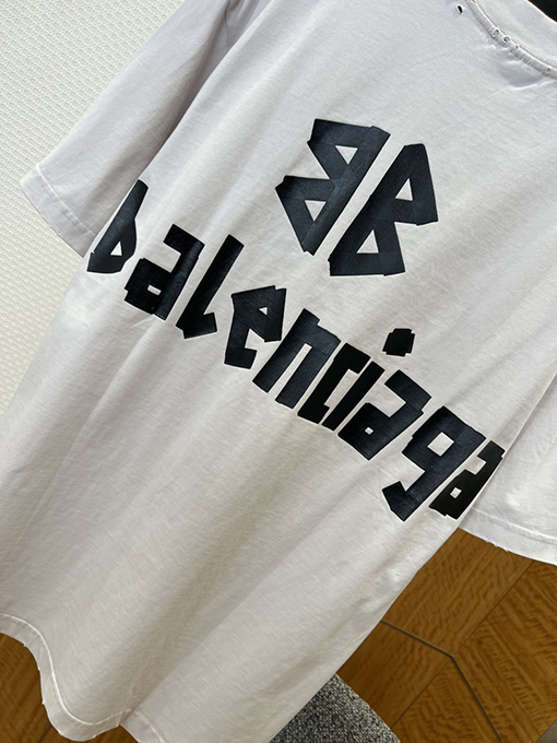 バレンシアガ BALENCIAGA ダメージのダクトテープ文字プリント入り破れた半袖Tシャツ