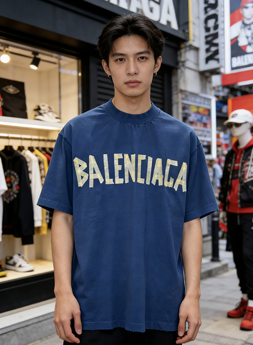 バレンシアガコピー BALENCIAGA クラシックダメージのダクトテープ文字プリント入り破れた半袖Tシャツ
