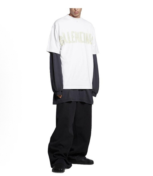 バレンシアガコピー BALENCIAGA クラシックダメージのダクトテープ文字プリント入り破れた半袖Tシャツ