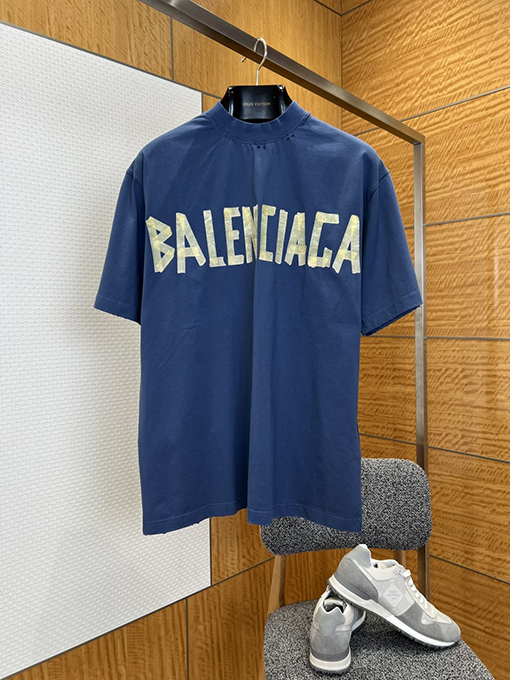 バレンシアガコピー BALENCIAGA クラシックダメージのダクトテープ文字プリント入り破れた半袖Tシャツ