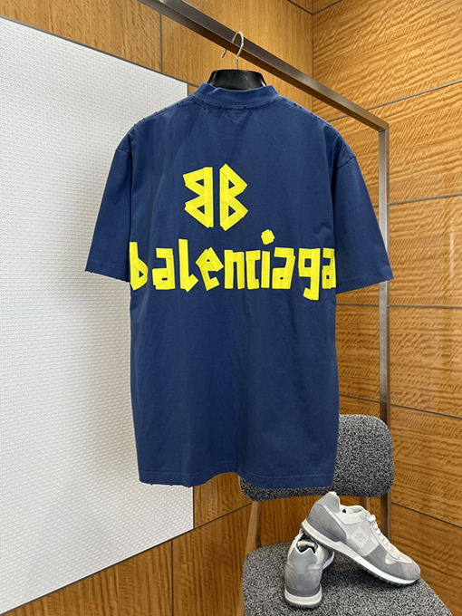 バレンシアガコピー BALENCIAGA クラシックダメージのダクトテープ文字プリント入り破れた半袖Tシャツ