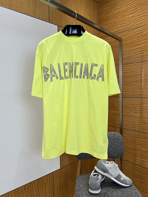 バレンシアガコピー BALENCIAGA クラシックダメージのダクトテープ文字プリント入り破れた半袖Tシャツ
