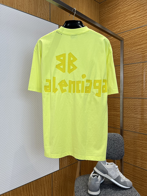 バレンシアガコピー BALENCIAGA クラシックダメージのダクトテープ文字プリント入り破れた半袖Tシャツ