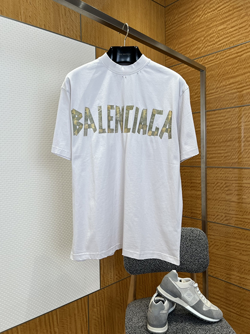 バレンシアガコピー BALENCIAGA クラシックダメージのダクトテープ文字プリント入り破れた半袖Tシャツ