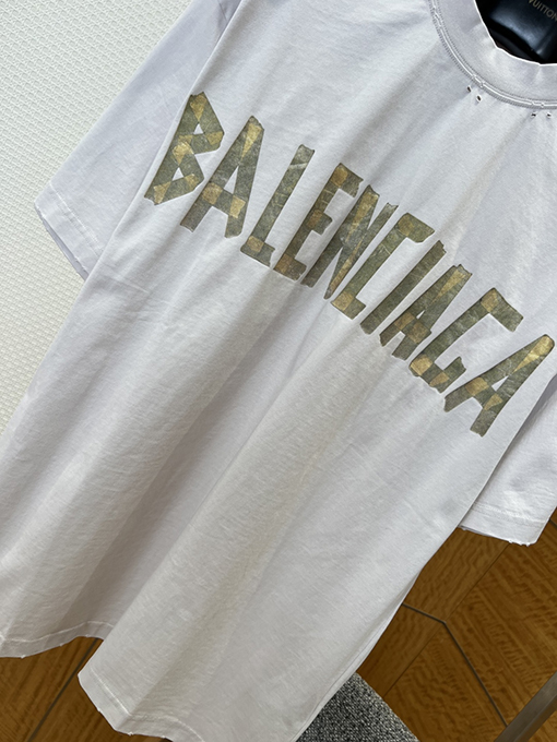 バレンシアガコピー BALENCIAGA クラシックダメージのダクトテープ文字プリント入り破れた半袖Tシャツ