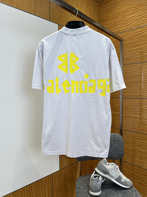 バレンシアガコピー BALENCIAGA クラシックダメージのダクトテープ文字プリント入り破れた半袖Tシャツ