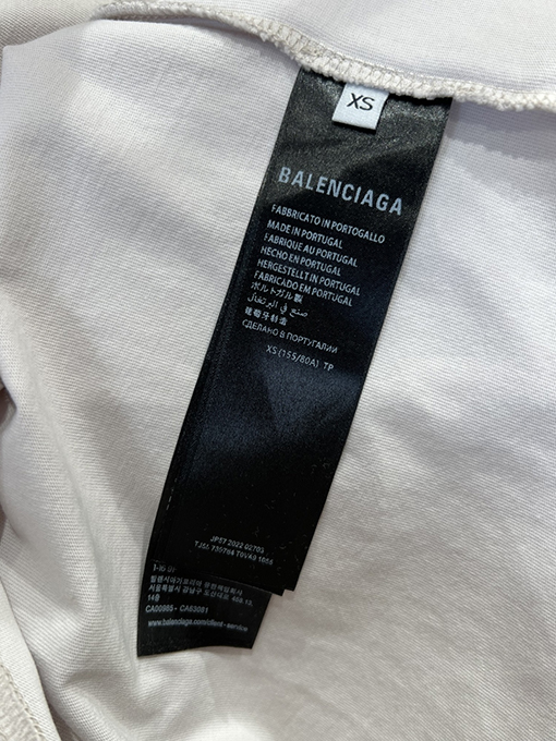 バレンシアガコピー BALENCIAGA クラシックダメージのダクトテープ文字プリント入り破れた半袖Tシャツ