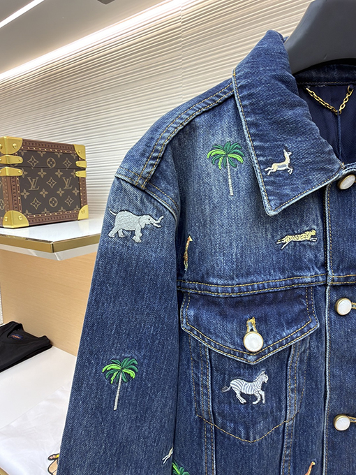 ルイヴィトン 動物と植物の刺繍が全面にされたデニムジャケット