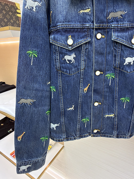 ルイヴィトン 動物と植物の刺繍が全面にされたデニムジャケット