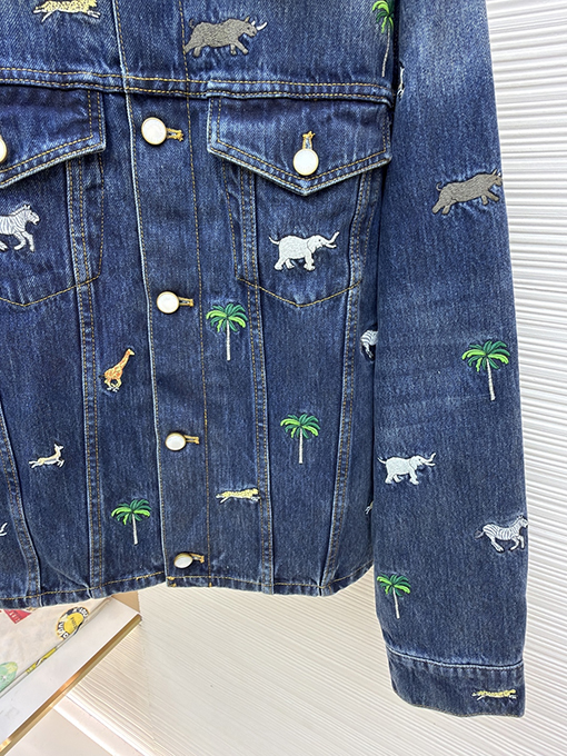 ルイヴィトン 動物と植物の刺繍が全面にされたデニムジャケット