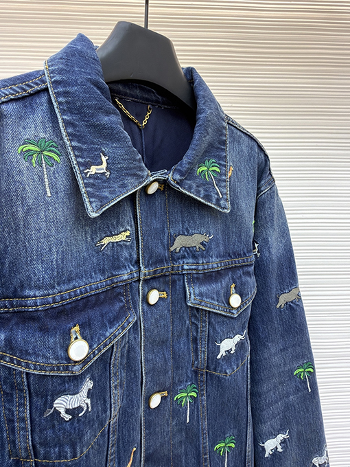 ルイヴィトン 動物と植物の刺繍が全面にされたデニムジャケット