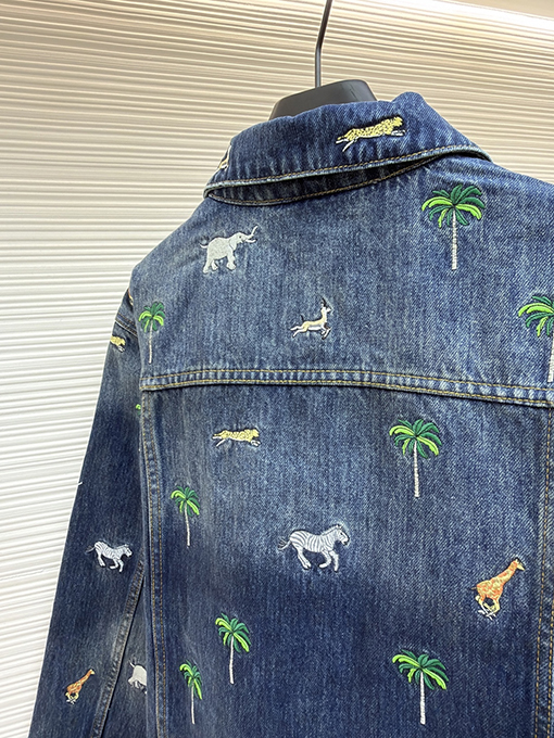 ルイヴィトン 動物と植物の刺繍が全面にされたデニムジャケット