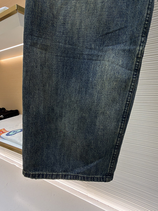 バレンシアガスーパーコピー Gothic Denim ロゴパッチ付きダメージジーンズ