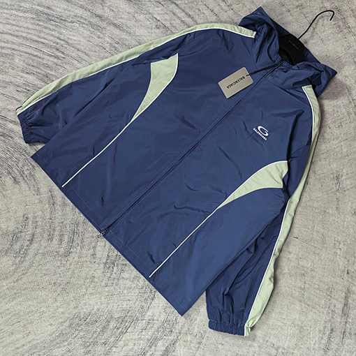 バレンシアガ BALENCIAGA Tracksuit Jacket in Marine Blue ロゴ刺繍カラーブロックプレッピースタイルのスポーツジャケット/ジャケット/ウィンドブレーカー