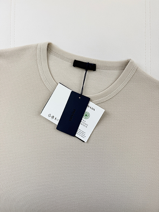 プラダ クラシックな三角形ロゴのワッフル半袖Tシャツ