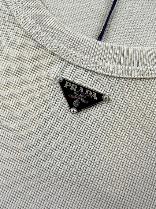 プラダ クラシックな三角形ロゴのワッフル半袖Tシャツ