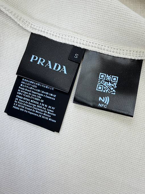 プラダ クラシックな三角形ロゴのワッフル半袖Tシャツ
