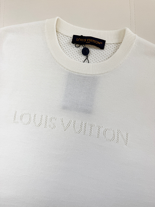 ルイヴィトンコピー LOUIS VUITTON 透かし彫り文字入りニット半袖Tシャツ