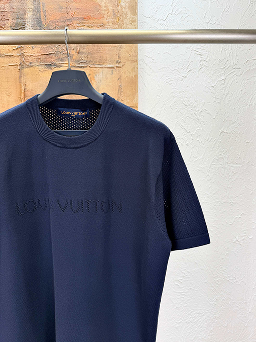 ルイヴィトンコピー LOUIS VUITTON 透かし彫り文字入りニット半袖Tシャツ