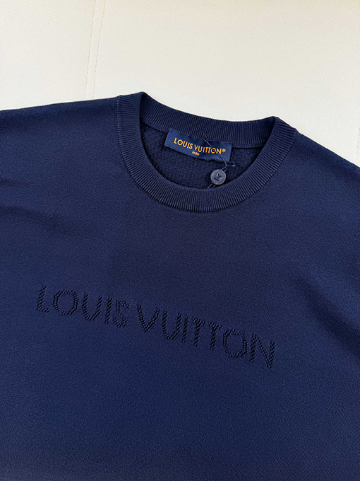 ルイヴィトンコピー LOUIS VUITTON 透かし彫り文字入りニット半袖Tシャツ