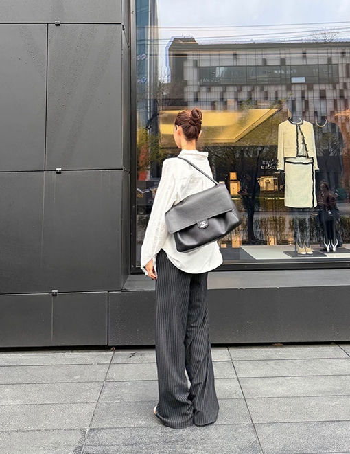シャネル MAXI レディース春夏の大型ブラックフラップバッグ